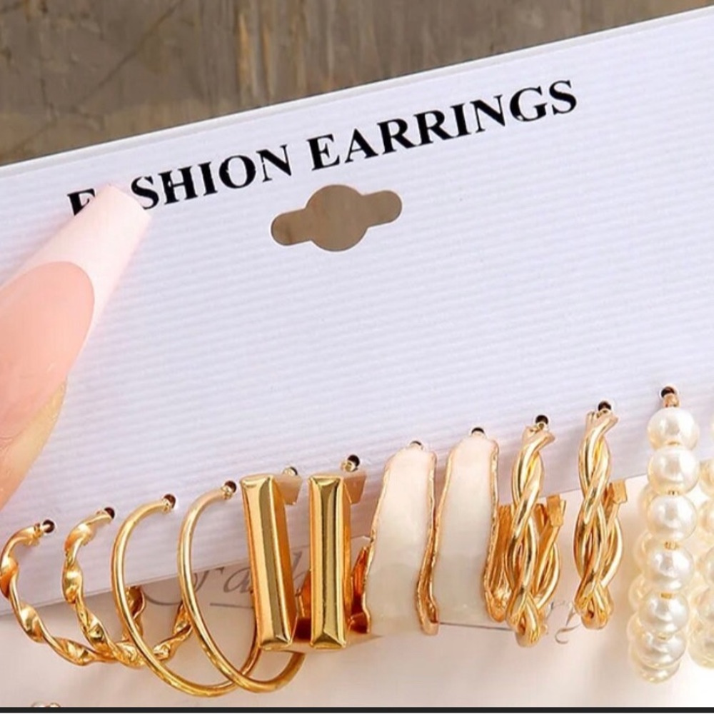 Hoop’s Earrings